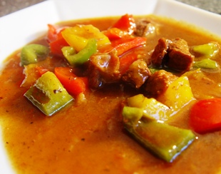 Rindergulasch-mit-paprikaschoten Rindergulasch-mit-paprikaschoten